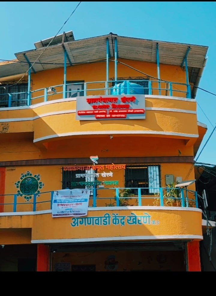 सुशोभित शाळा व अंगणवाडी परिसर